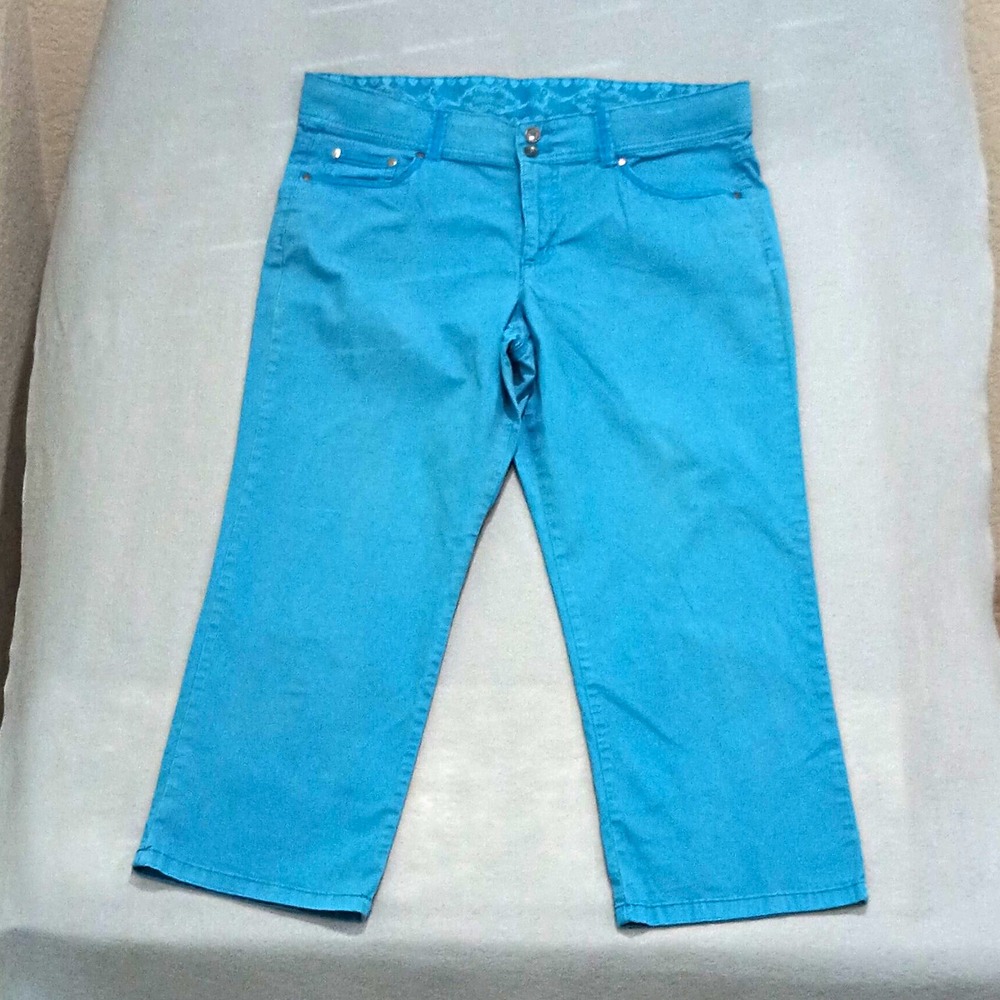 Bandolino Women's Blue Solid Capri Pants Flat Front Button Pockets Regular 12